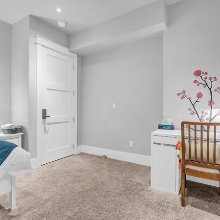 Vancouver West Cozy Retreat By Host Launch Екстериор снимка